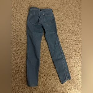 (25) skinny jeans, light wash